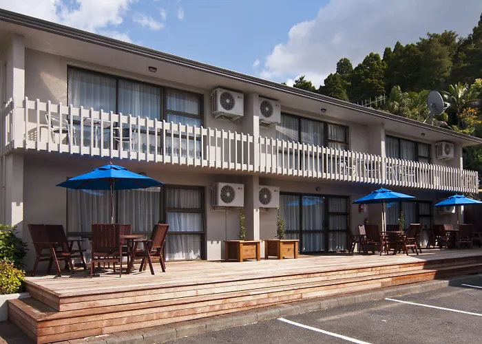 Breakwater Motel