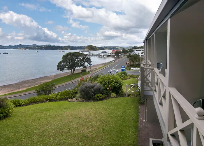 Breakwater Motel